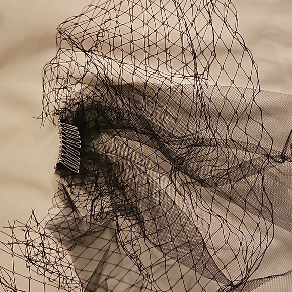 Special Barbie edition black dress with matching cape - Picture 5 of 10